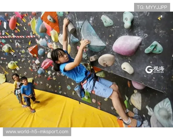 攀岩小将手指吊单杠十秒视频疯传