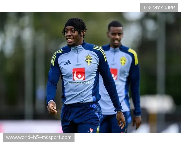 球迷看疯了！伊萨克训练照+跑位太像巅峰苏神！，伊萨克数据